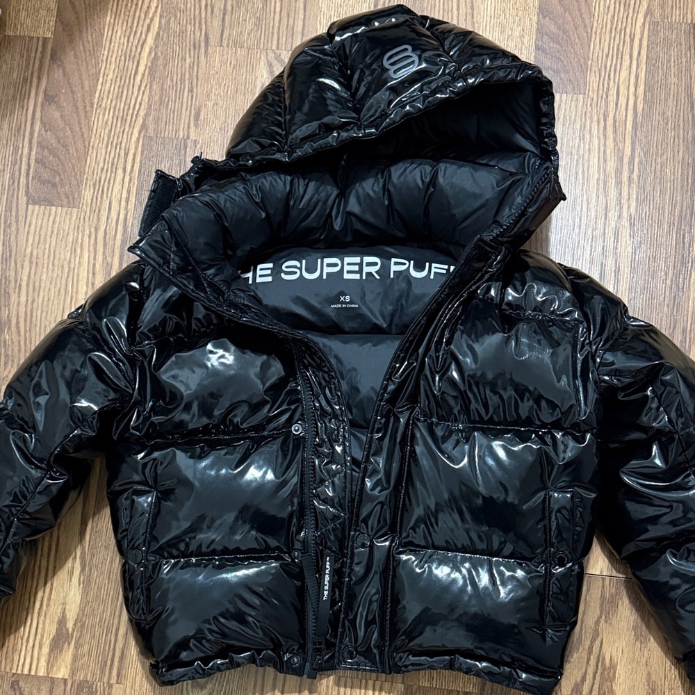 Aritzia glossy black super puff cropped. Good condition